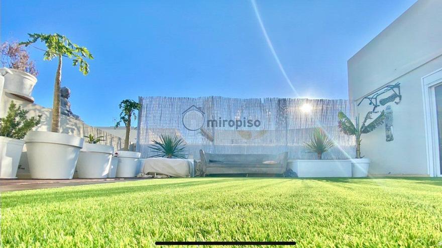 Chollazo inmobiliario en Tenerife: Espectacular ático con terraza de 50 metros y vistas al mar
