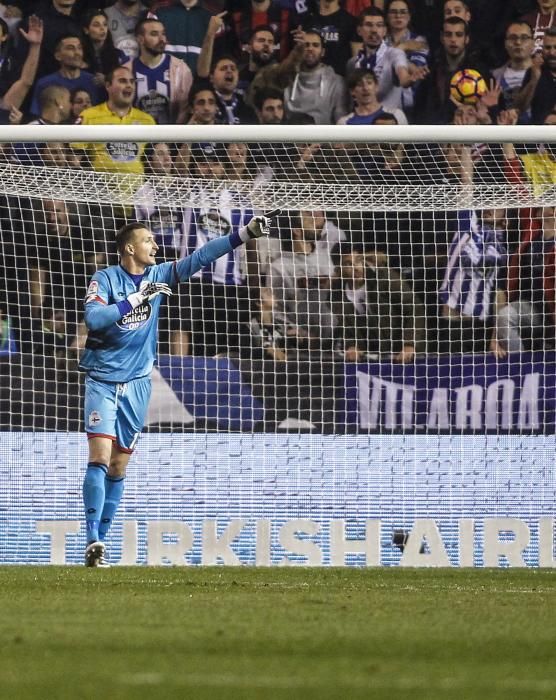 Un Çolak notable librea el ataque con un gran gol y un error suyo propicia el empate (1-1).