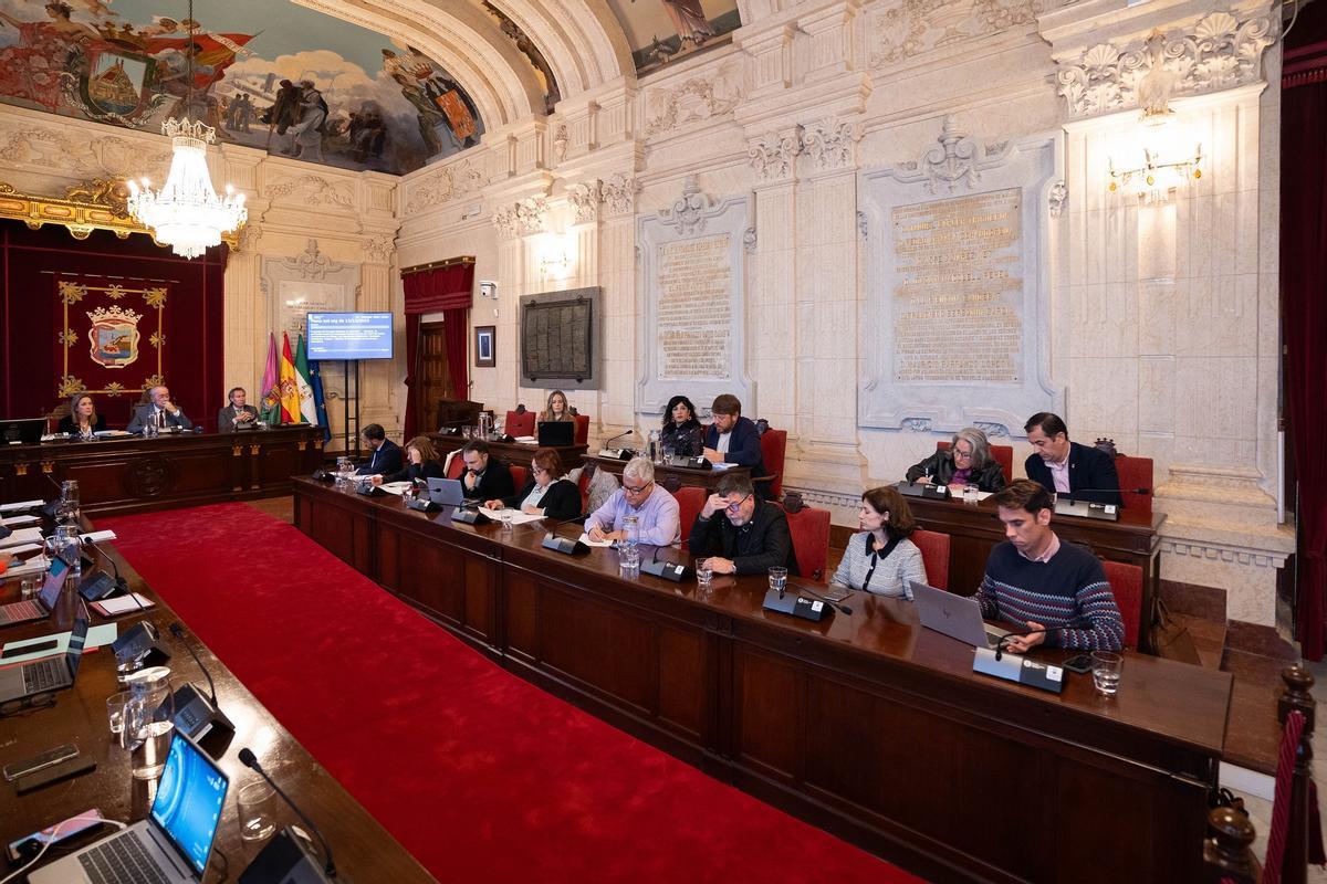 Bancada de la oposición en el pleno del Ayuntamiento de Málaga.