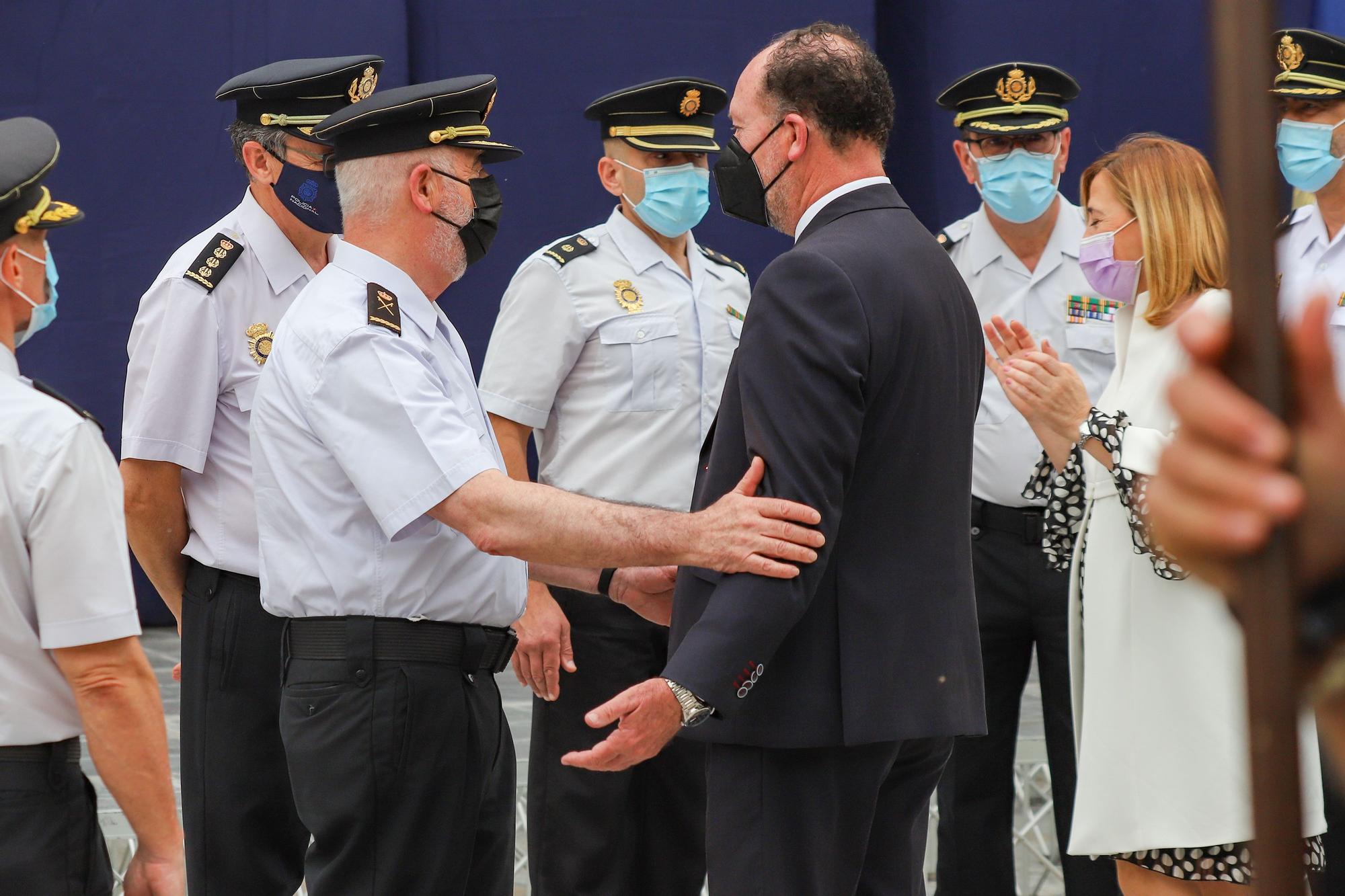 Ceremonia de entrega del bastón de mando  al inspector jefe de la Comisaría de la  Policía Nacional de Orihuela