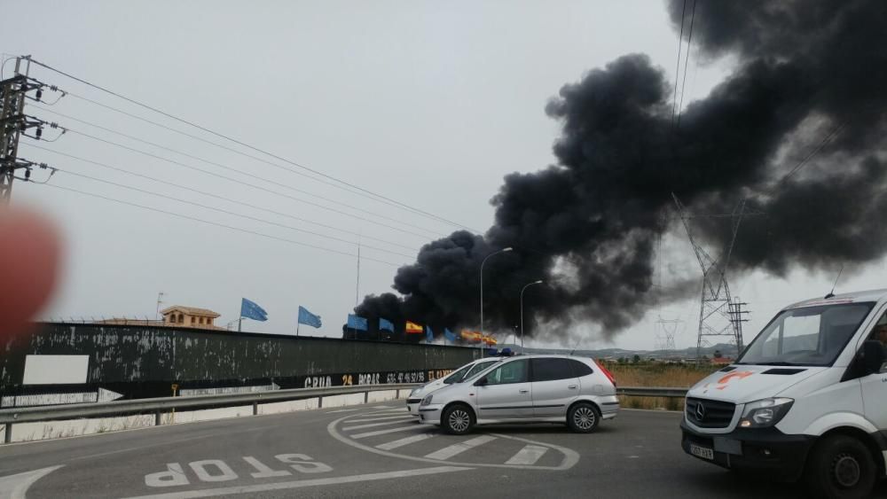 Incendio en un desguace de Orihuela