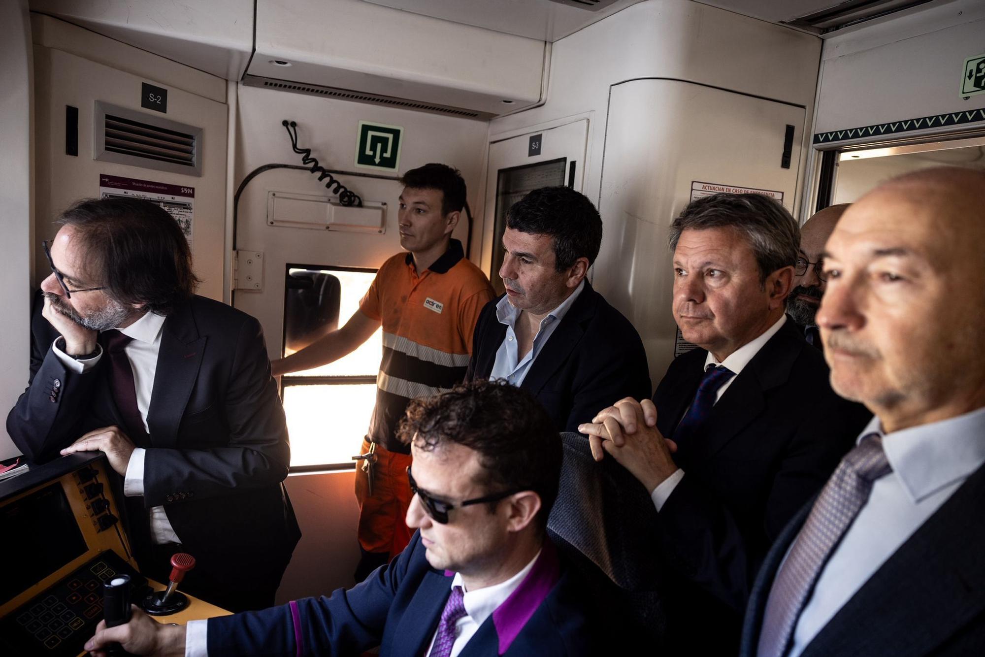 En imágenes | Así ha sido el viaje inaugural del Canfranero en su vuelta a la actividad tras las obras de remodelación de la línea