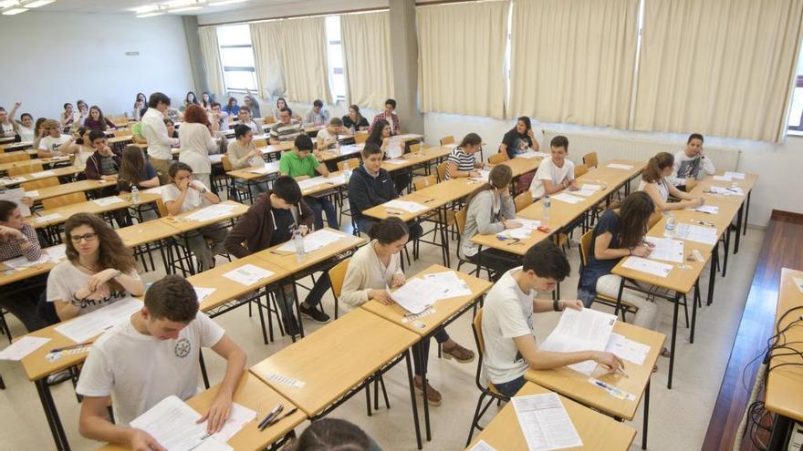 Alumnos realizan las pruebas de selectividad en A Coruña