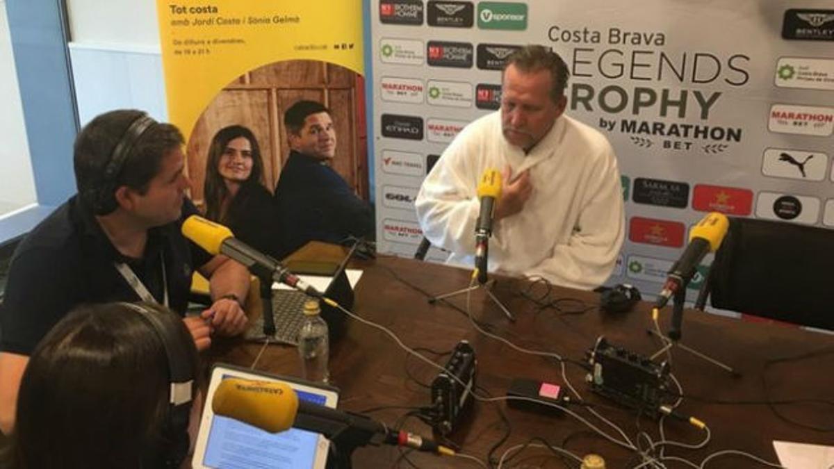 Schuster concede una entrevista... ¡en albornoz!