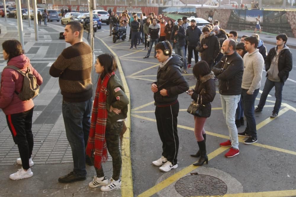 Colas en Balaídos para las entradas para la Copa