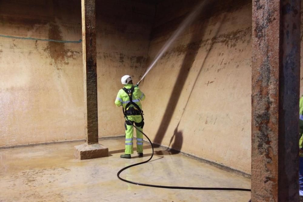 En el interior de los depósitos de agua de Son Tugores