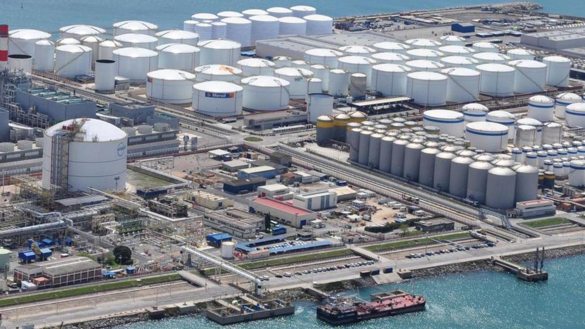 La terminal de Meroil al port de Barcelona. | ARXIU La terminal de Meroil al port de Barcelona. | ARXIU