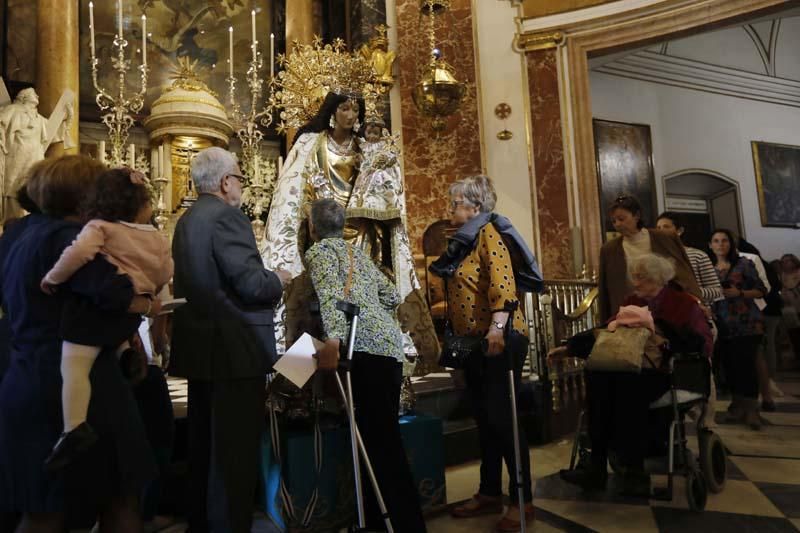 Besamanos en la Plaza de la Virgen