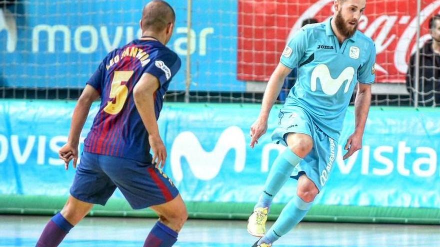 Adrián Alonso, Pola, en el partido de ida ante el FC Barcelona. // S.Santiago/@intermovistar