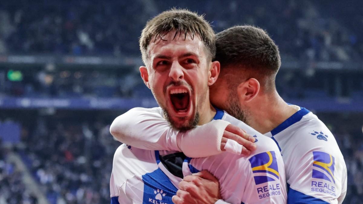 Jofre Carreras celebrando sus goles ante el Valladolid