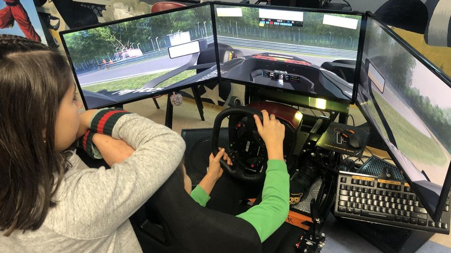 Boiro atrae a niños y adultos con juegos retro y realidad virtual