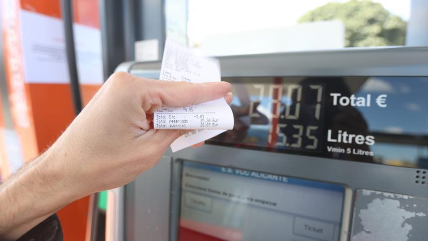 Así ha sido en las gasolineras la primera jornada de descuento en el combustible