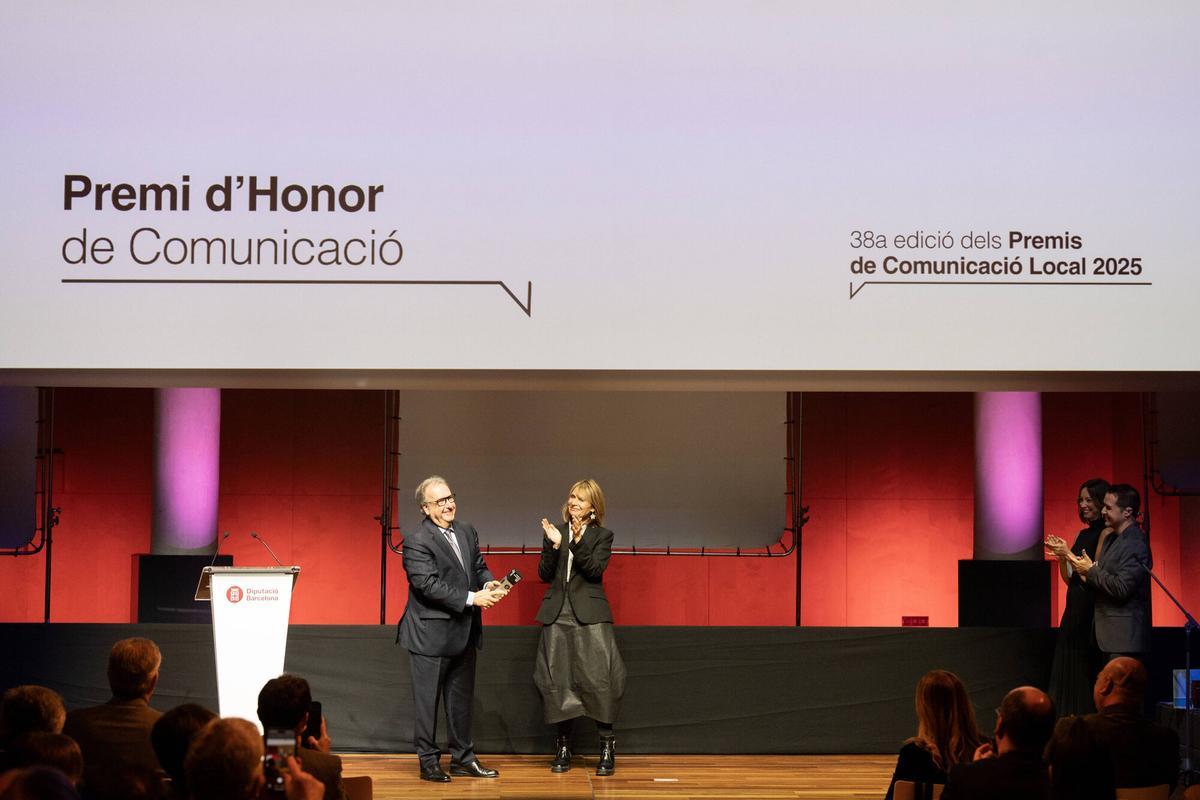 Josep Cuní recibe el premio de honor de los Premis de Comunicació Local