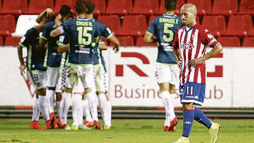 Lora se lamenta tras un gol del Valladolid en la copa pasada.