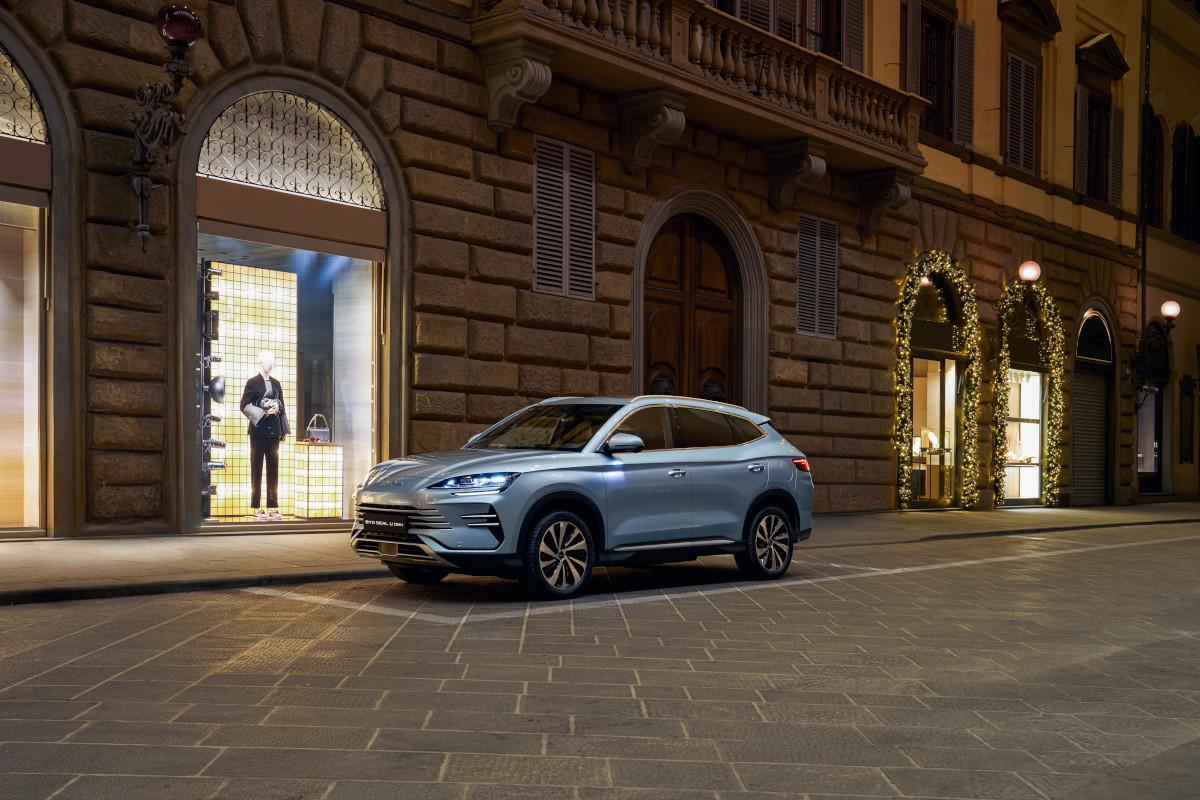 El nuevo BYD Seal U DM-i Comfort ofrece 64 km extra en modo 100% eléctrico, por apenas 800 euros