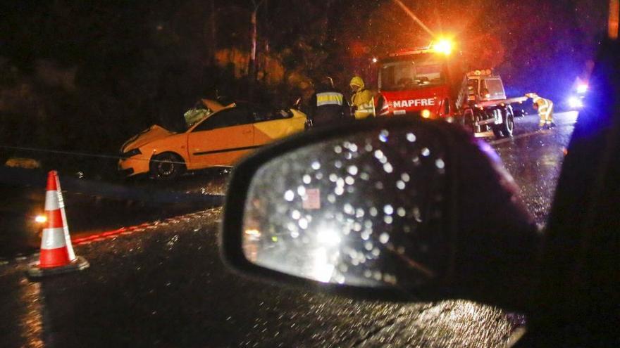 Tres heridos en un accidente de tráfico en la Variante de Avilés