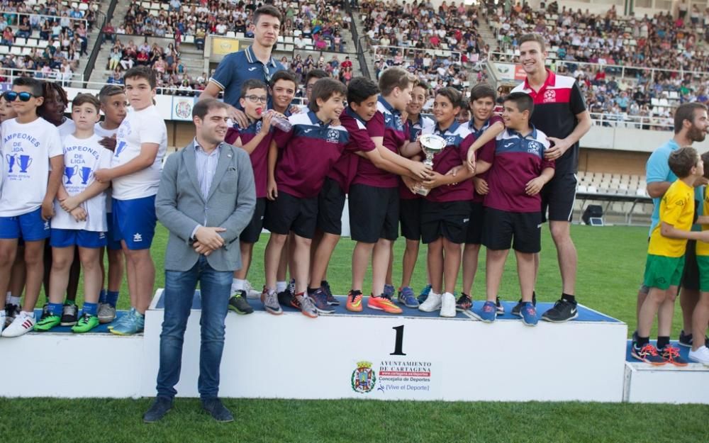 Clausura de la liga local de fútbol base de Cartag