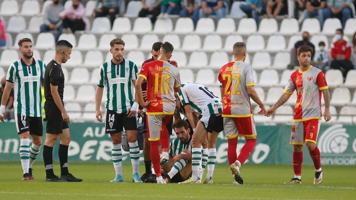 Una imagen de la visita del Antequera a El Arcángel, esta temporada.