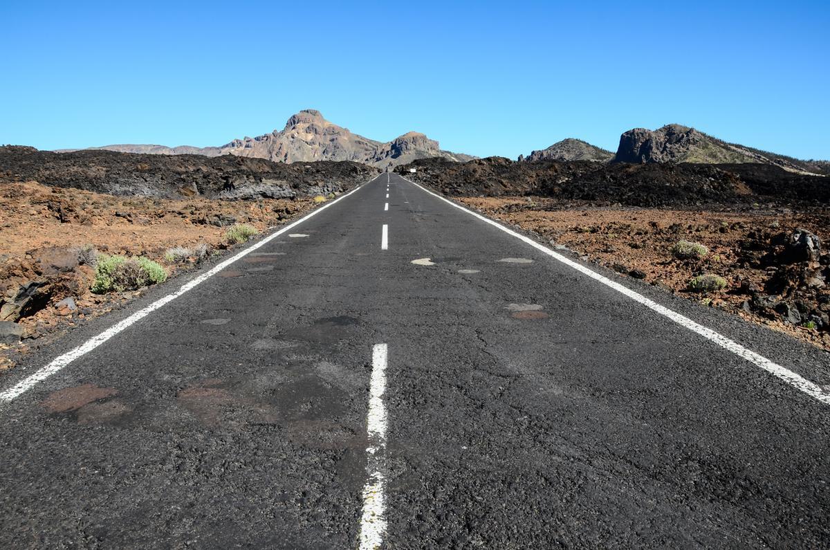 La carretera recta más larga de España mide 23 kilómetros