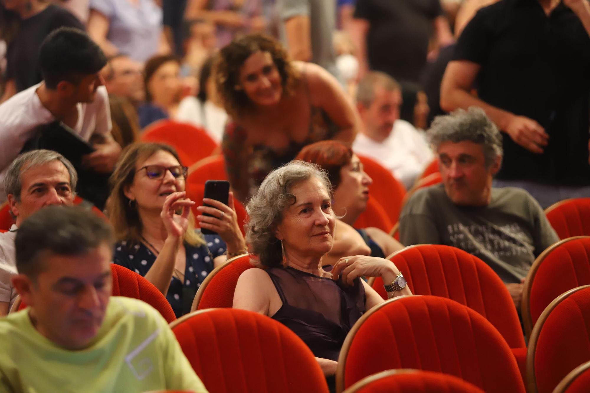 Coque Malla emplea acordes de nostalgia en el Gran Teatro de Córdoba