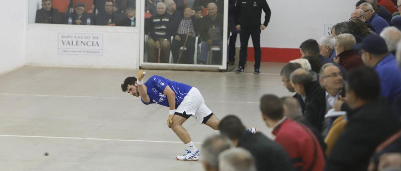 Una partida al trinquet de Castelló de Rugat, on ara es jugarà els dimecres. | PERALES IBORRA