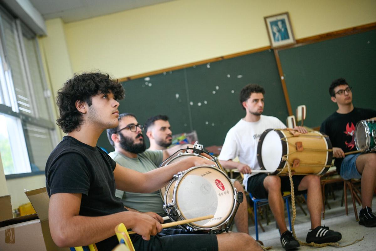 Clase del curso de percusión de Merza.