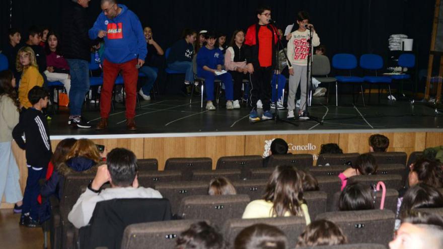 Os estudantes de Moaña improvisan regueifas dentro dos ‘21 días en galego’