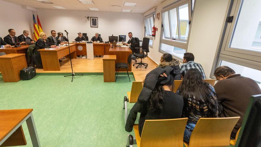 Nueve años de cárcel por explotar a un indigente discapacitado en Alicante
