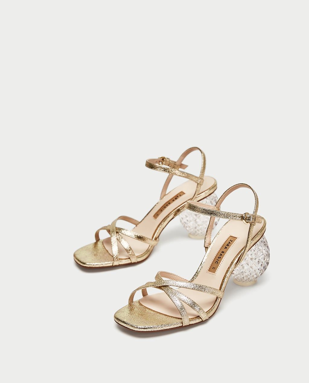 Sandalias doradas tacón, Zara