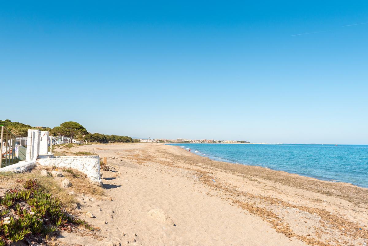 Playa de arena en Hospitalet de l ' Infant, Tarragona, Catalunya