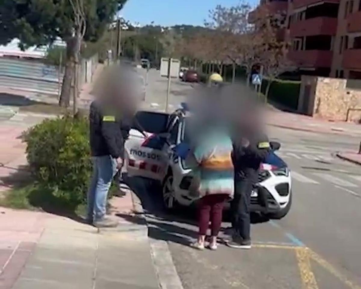 Imagen de la detención de la sospechosa en Lloret.