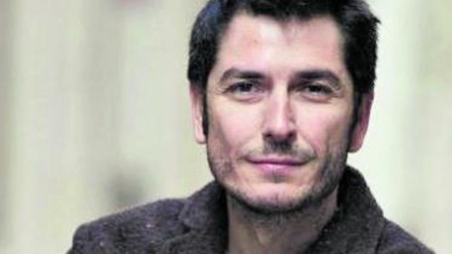 El periodista y escritor Carlos del Amor. | LA OPINIÓN