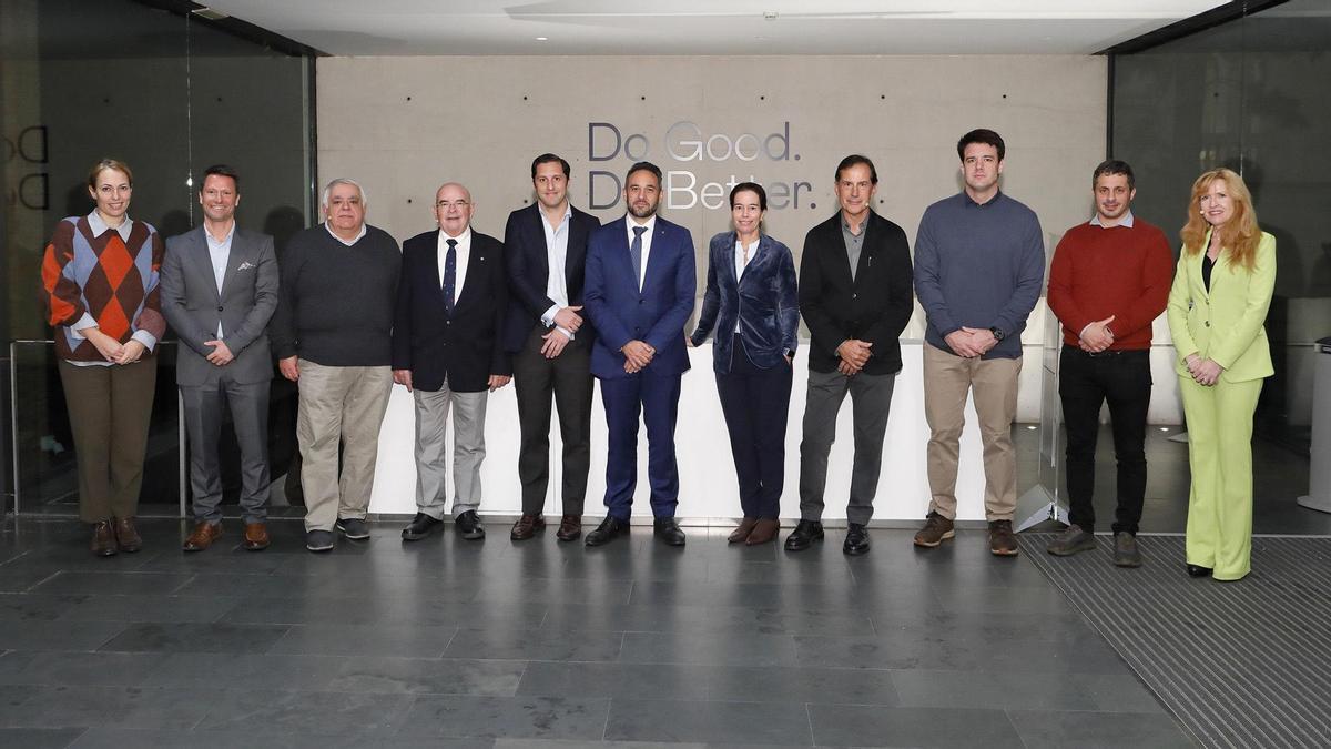 Imagen de los ponentes y miembros de la Junta