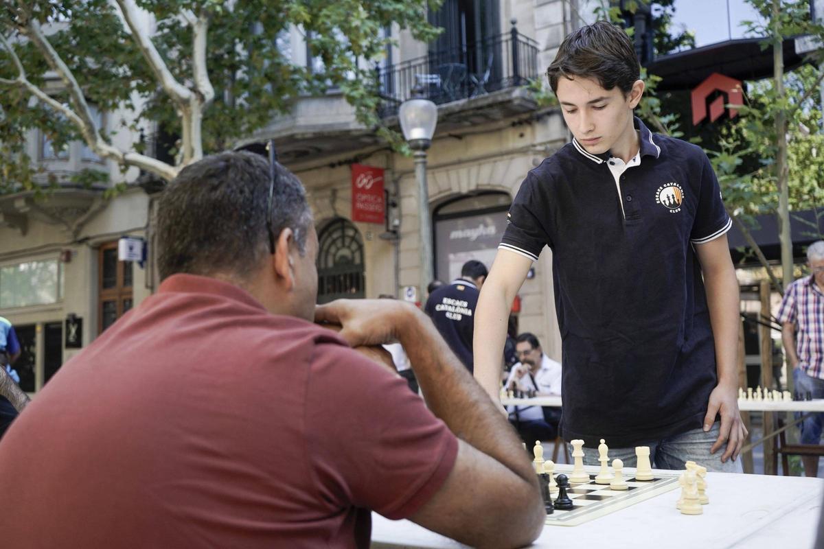 Simultànies d'escacs al passeig de Manresa Simultànies d'escacs al passeig de Manresa