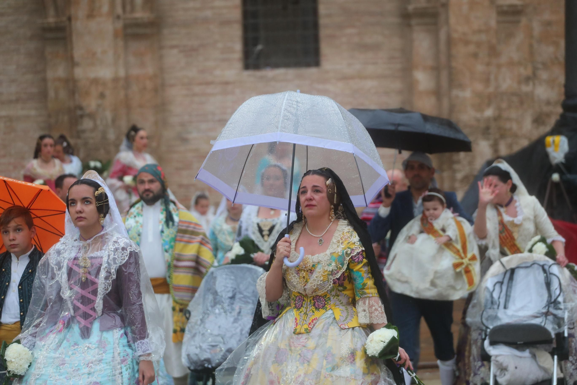 Búscate en el primer día de ofrenda por la calle de la Paz (entre las 18:00 a las 19:00 horas)