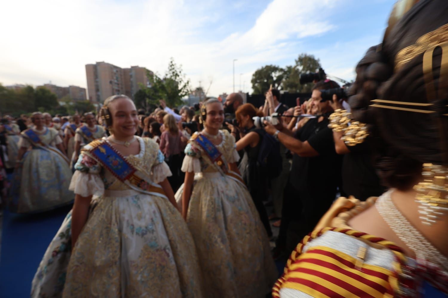 Así está el ambiente en el estreno de las fallas en el Roig Arena