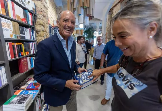 Francisco Camps reclama en Alicante un sitio en el PP arropado por Sonia Castedo y excargos populares y de Cs