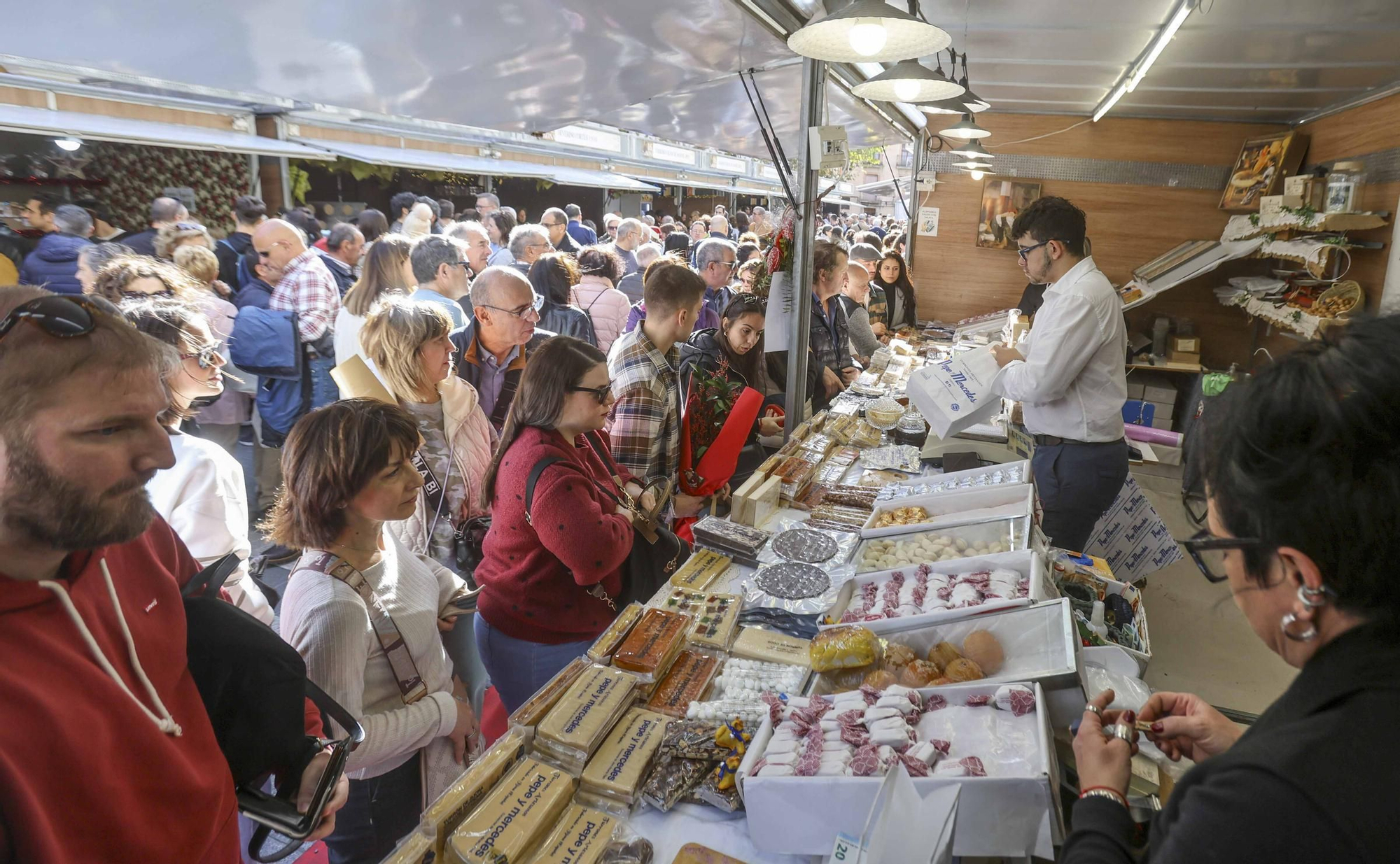 Gran afluencia en la Feria de la Navidad de Xixona