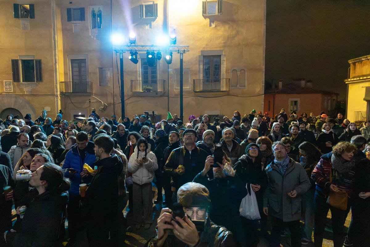Les imatges de les campanades a la plaça de la Catedral