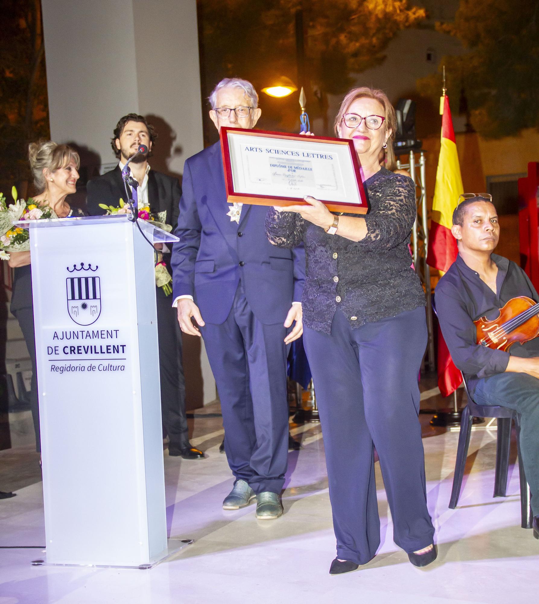 El Orfeón Crevillentino recibe la Medalla de Oro de la Academia de las Artes de París