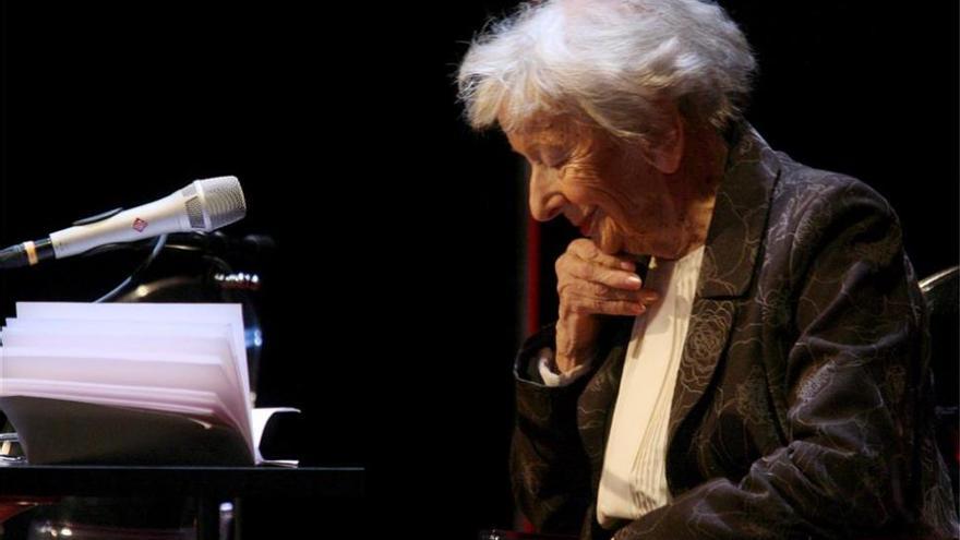 Publican las cartas de la poeta y premio Nobel Szymborska