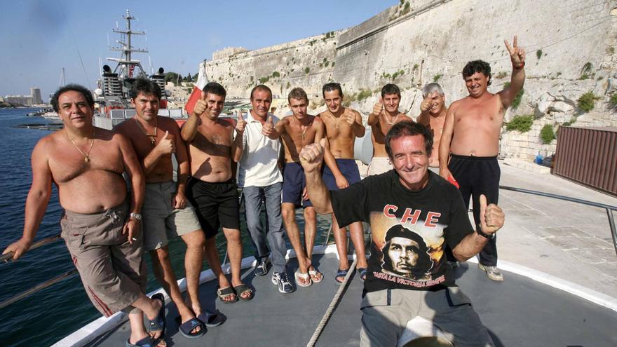 Supermanes de carne y hueso, la odisea de los pescadores de Santa Pola que recrea la serie de televisión &quot;La ley del mar&quot;