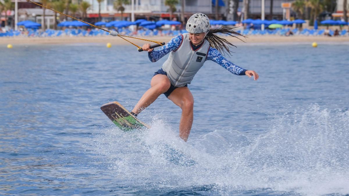Así es el Cable Ski, la disciplina deportiva acuática en la que la benidormense Ane Armas se ha proclamado campeona mundial