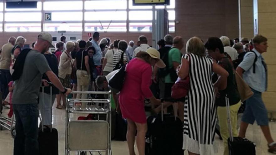 2.400 turistas checos llegan al Mar Menor