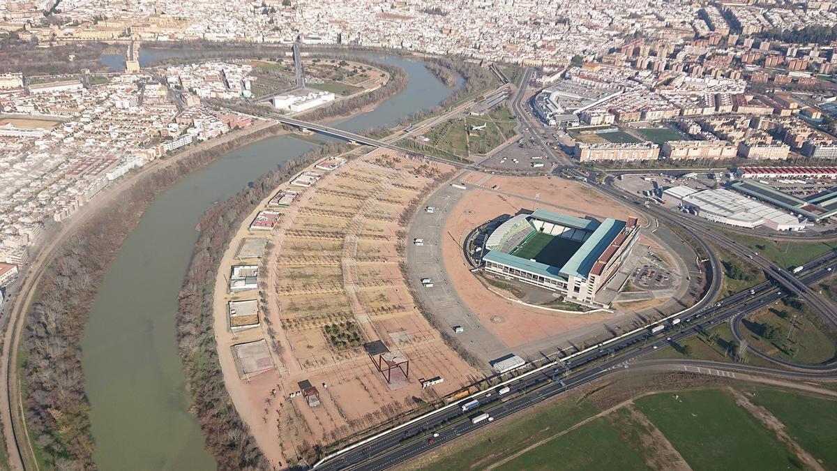 Vista aérea del Estadio Bahrain Victorious Nuevo Arcángel y sus alrededores.