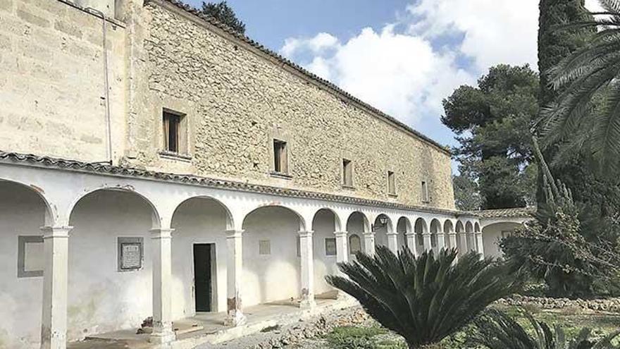 Sant Joan plant Herberge mit Blick auf den Friedhof
