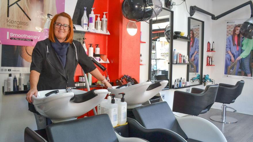 La peluquera que pasó por Siero y llevó sus tijeras a Proaza para &quot;vivir de mi profesión y hacerlo en un pueblo&quot;