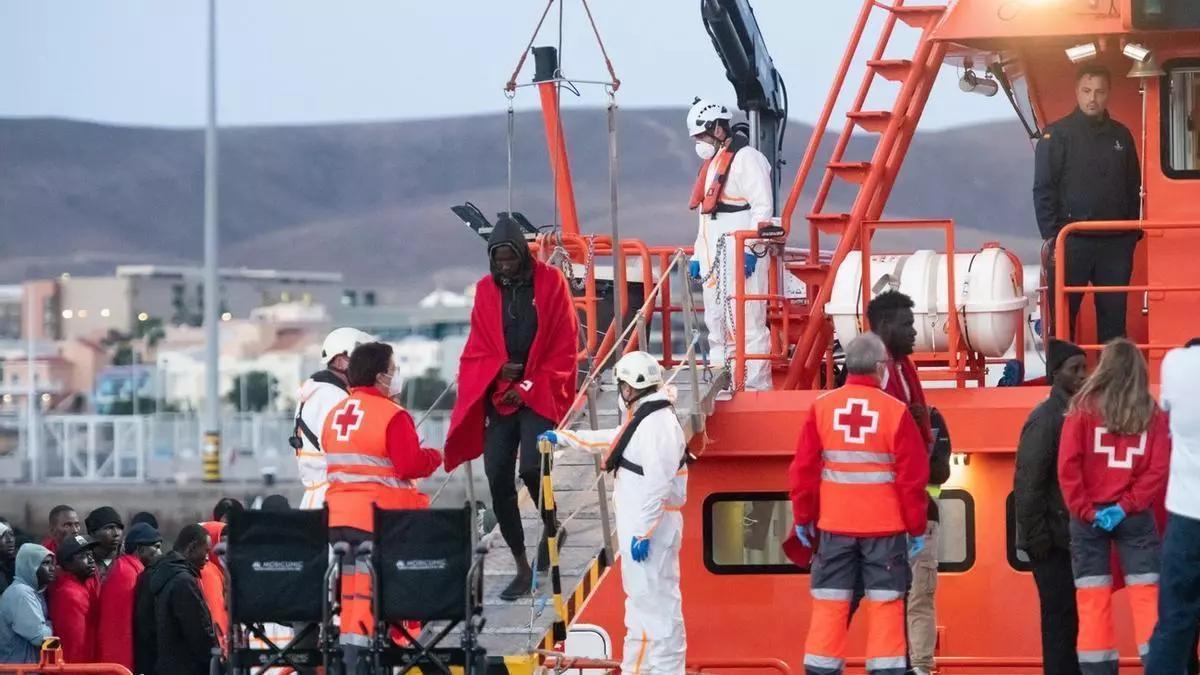 Rescaten a 289 migrants en quatre pasteres quan es trobaven en aigües pròximes a Fuerteventura i Gran Canària