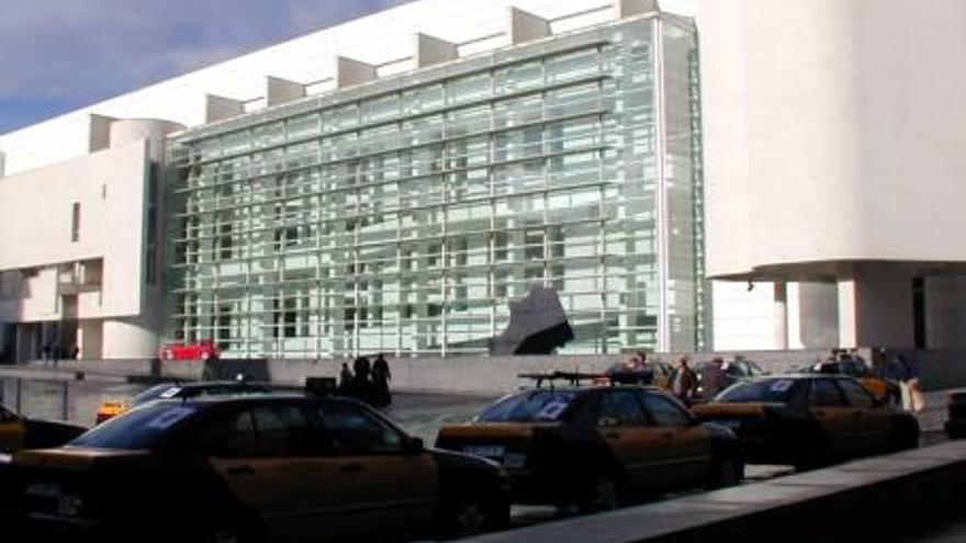 La façana del MACBA.