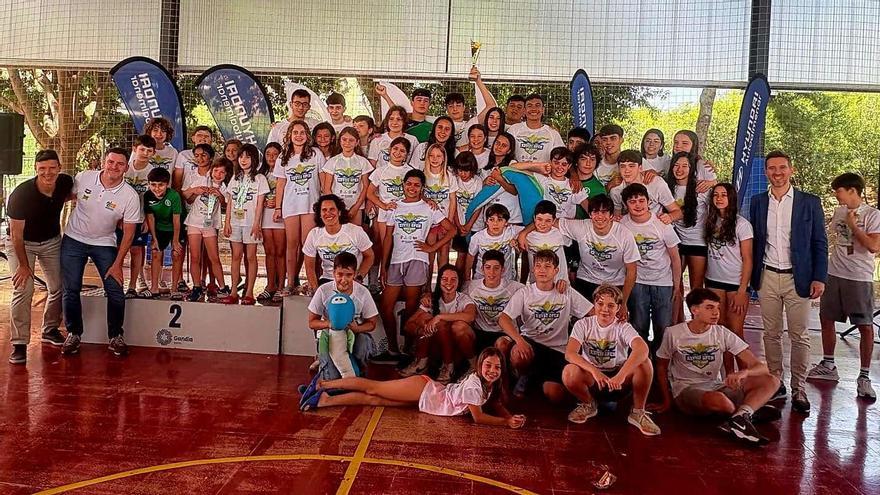 Foto final del Open con el campeón NiE Gandia en el podio
